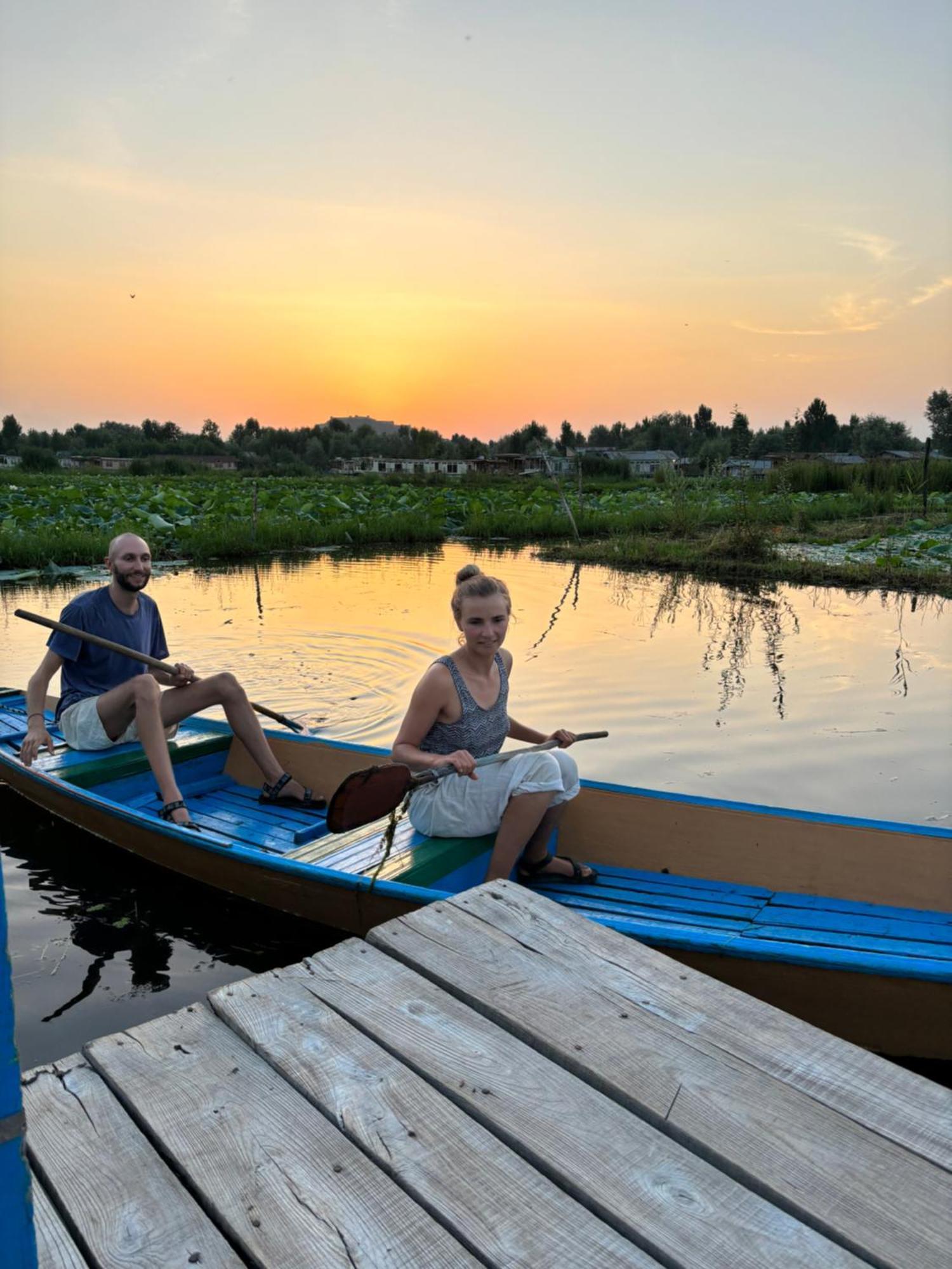 Houseboat Young Wild Rose Hotel Srīnagar Exterior foto